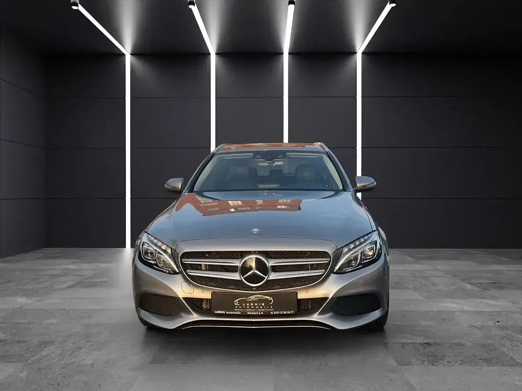 Gebraucht Mercedes C300 245 PS (180 kW) 2015 Silber Limousine