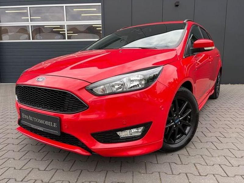 Rot Gebraucht 2018 Ford Focus ST-Line Limousine | 14.800 € - Bild 1/4