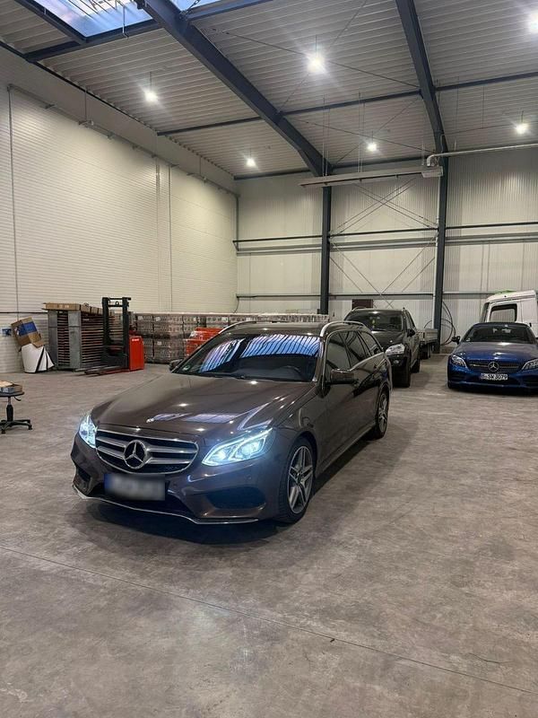 Gebraucht Mercedes E200 Avantgarde 184 PS (135 kW) 2013 Braun Kombi