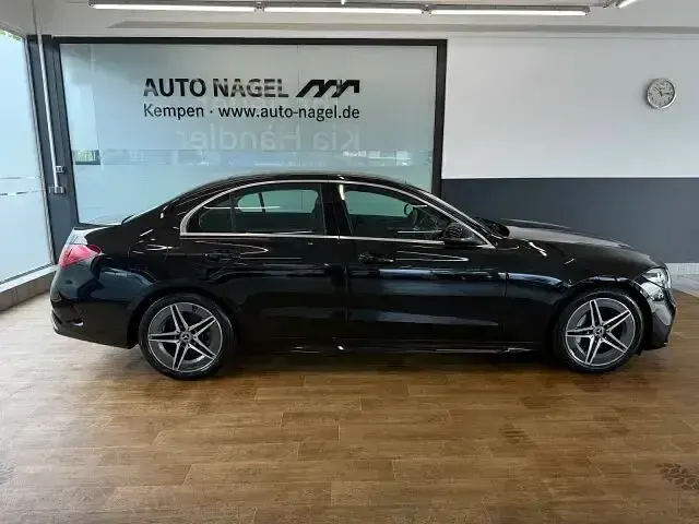 Second-hand Mercedes C220 AMG 197 CP (144 kW) 2025 Negru Berlinǎ