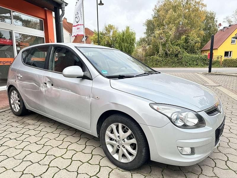 Gebraucht Hyundai i30 109 PS (80 kW) 2010 Grau Limousine
