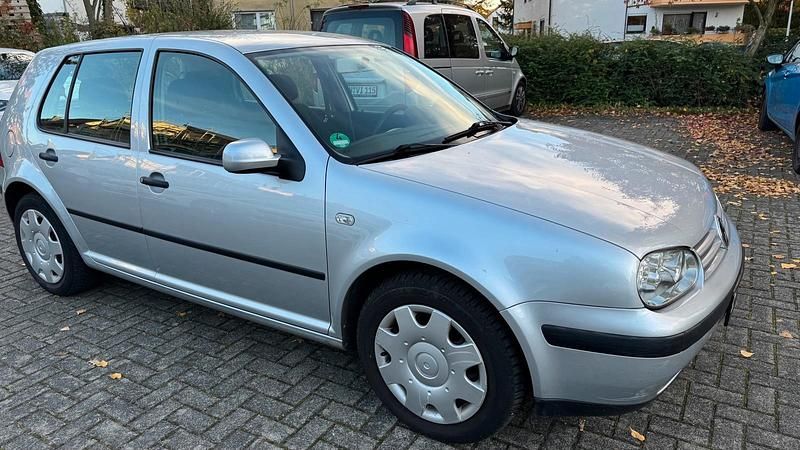 Silber Gebraucht 2001 VW Golf IV Kleinwagen | 1.900 € (Fairer Preis) - Bild 1/4