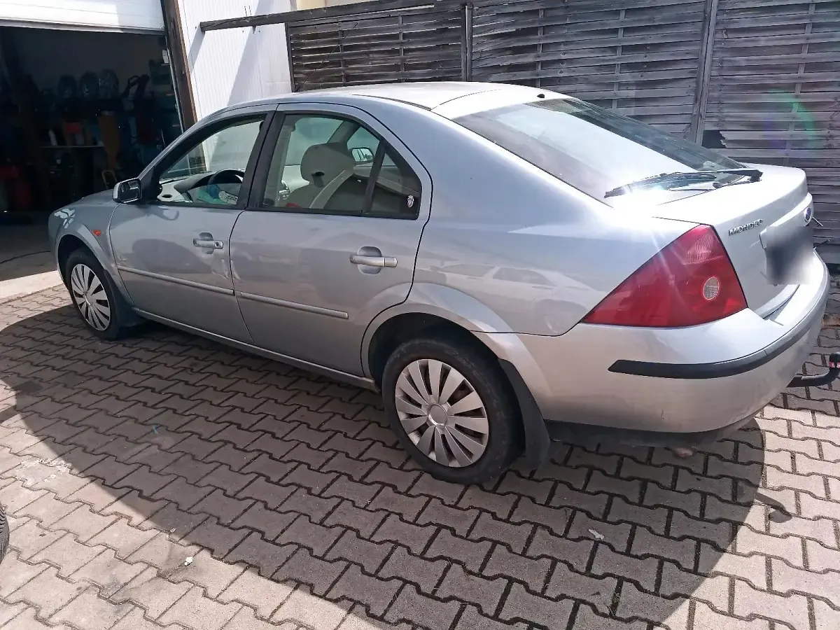 Gebraucht Ford Mondeo 150 PS (110 kW) 2003 Silber Limousine