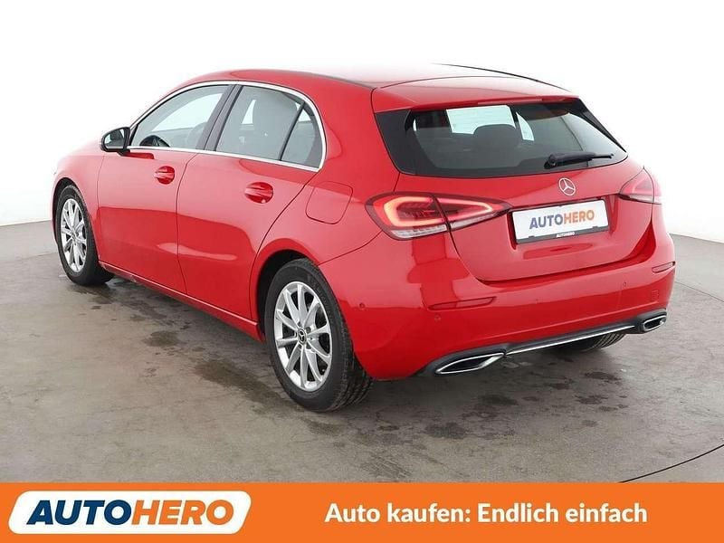 Gebraucht Mercedes A200 163 PS (119 kW) 2019 Rot Limousine