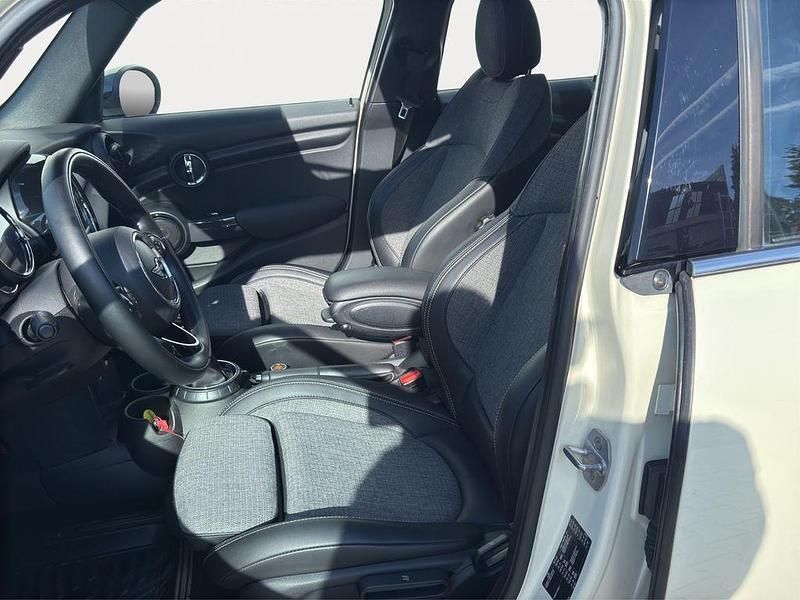 Gebraucht Mini Cooper D 116 PS (85 kW) 2017 Weiß Kleinwagen