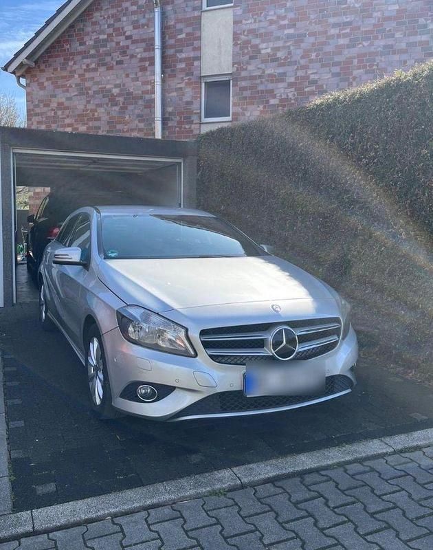 Gebraucht Mercedes 200 212 PS (155 kW) 2014 Silber Kleinwagen