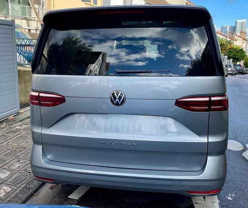 Gebraucht VW Multivan Life 150 PS (110 kW) 2023 Silber Van