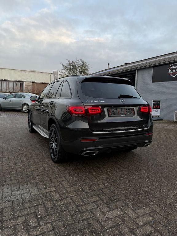 Gebraucht Mercedes GLC300e 306 PS (225 kW) 2021 Schwarz SUV