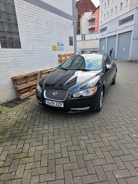 Schwarz Gebraucht 2010 Jaguar XF Premium Luxury Limousine | 6.300 € (Guter Preis) - Bild 1/4