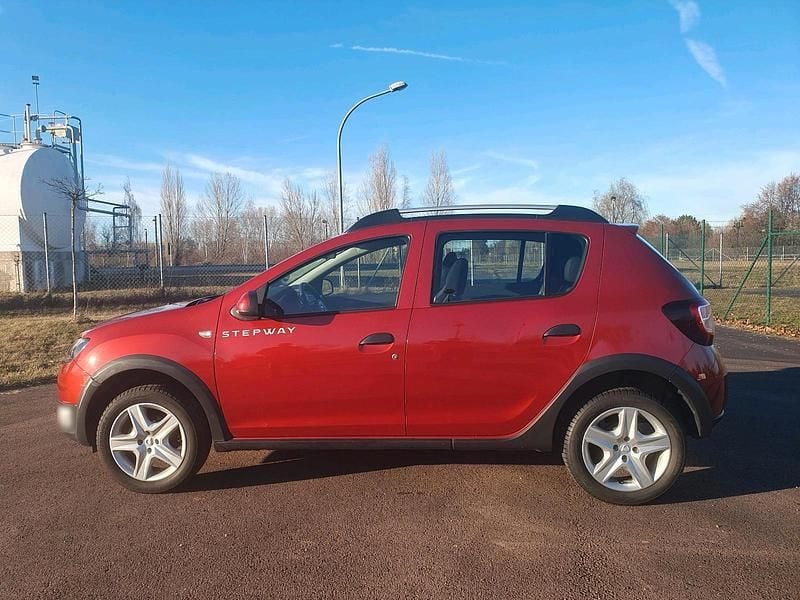 Gebraucht Dacia Sandero Stepway 90 PS (66 kW) 2016 Rot Limousine