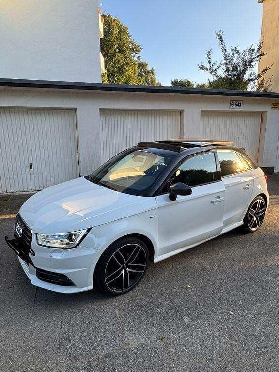 Weiß Gebraucht 2018 Audi A1 Sportback Sport Kleinwagen | 14.499 € (Etwas zu teuer) - Bild 1/4