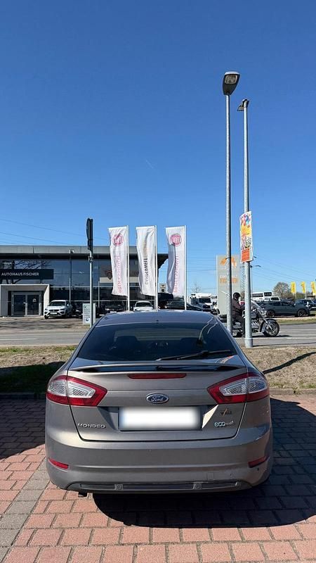 Gebraucht Ford Mondeo 116 PS (85 kW) 2011 Braun Limousine