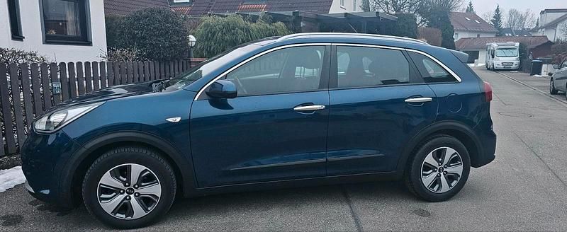 Gebraucht Kia Niro Vision 105 PS (77 kW) 2018 Blau SUV