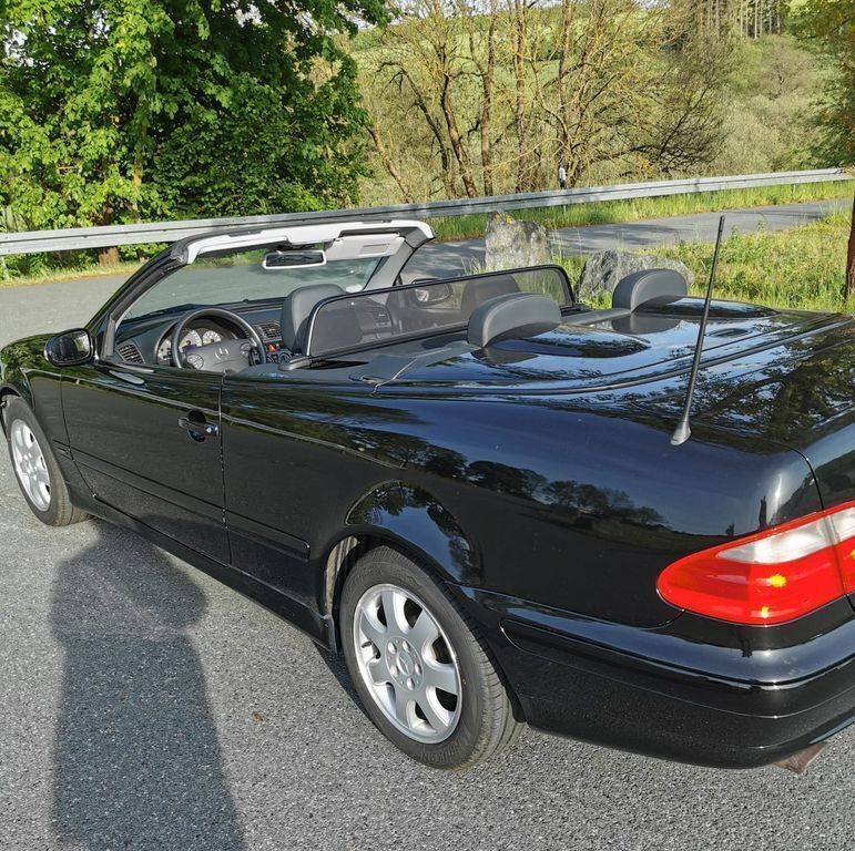 Schwarz Gebraucht 2000 Mercedes CLK230 Avantgarde Cabrio | 8.000 € (Fairer Preis) - Bild 1/4