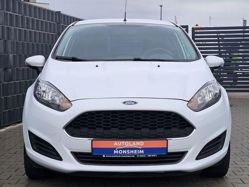 Gebraucht Ford Fiesta Trend 155 PS (114 kW) 2016 Weiß Limousine