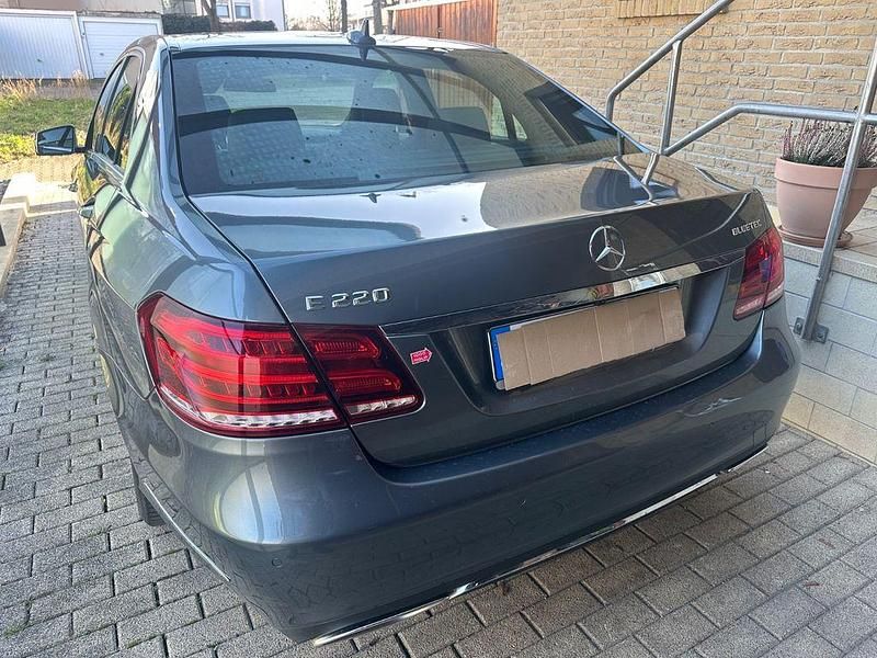 Gebraucht Mercedes E220 Avantgarde 170 PS (125 kW) 2016 Grau Kombi