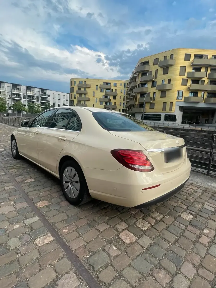 Gebraucht Mercedes E200 150 PS (110 kW) 2019 Andere farben Limousine