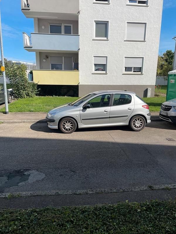 Silber Gebraucht 2005 Peugeot 206 Kleinwagen | 1.000 € (Fairer Preis) - Bild 1/1