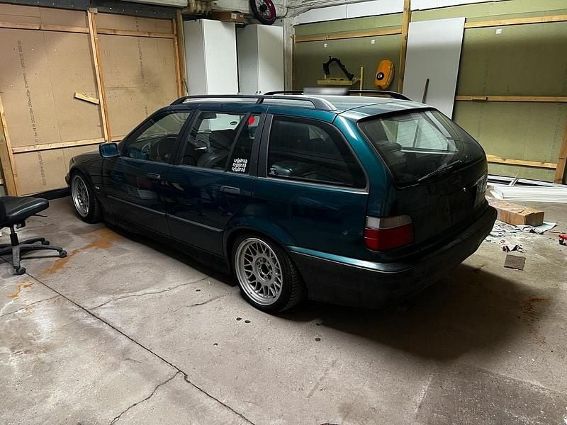 Gebraucht BMW 323 170 PS (125 kW) 1997 Grün Kombi