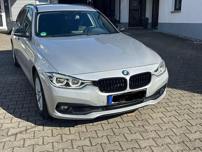 Silber Gebraucht 2019 BMW 320 Sport Line Kombi | 20.550 € (Superpreis) - Bild 1/4