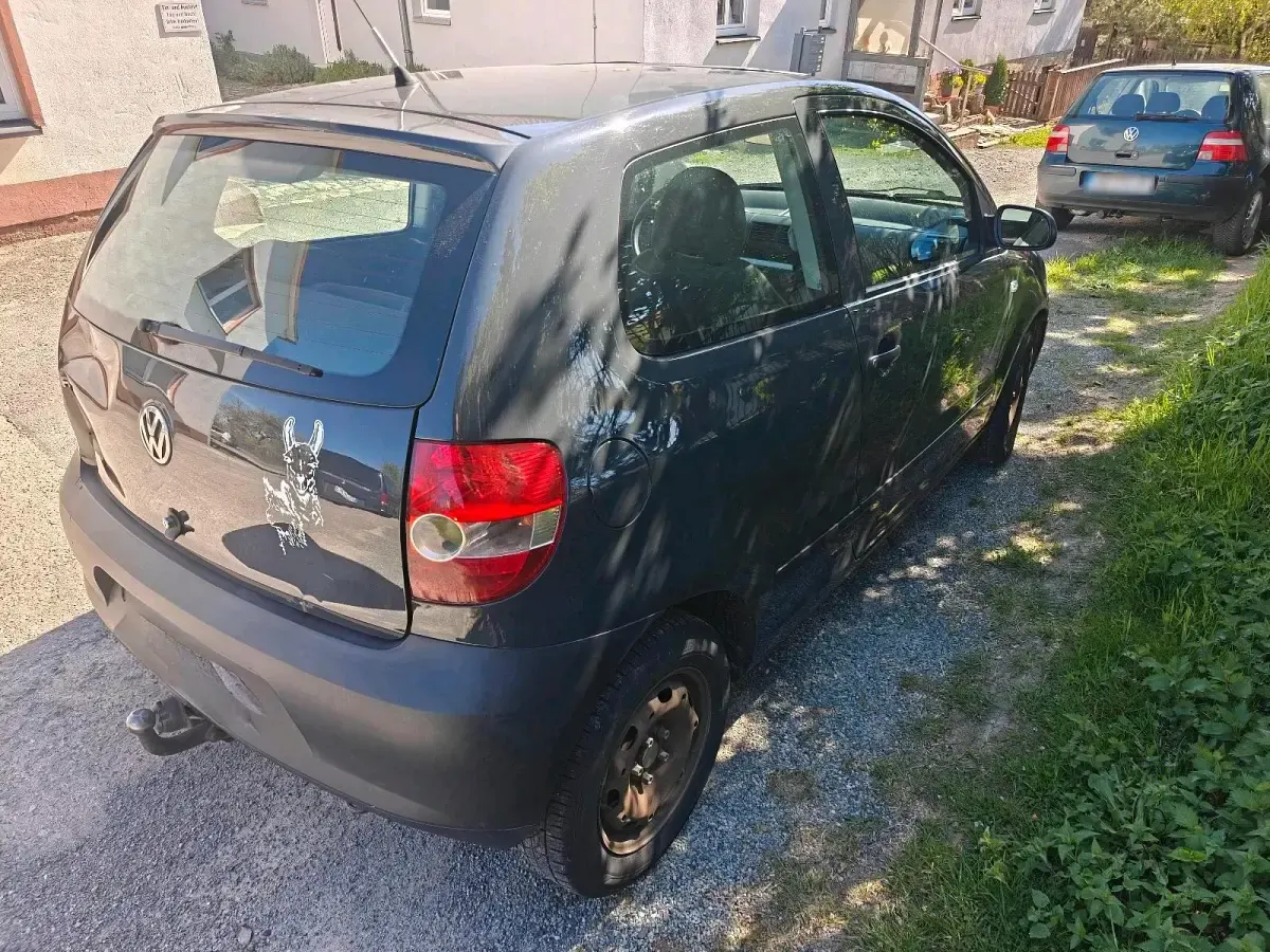 Usado VW Fox 60 HP (44 kW) 2011 Cinzento Citadino