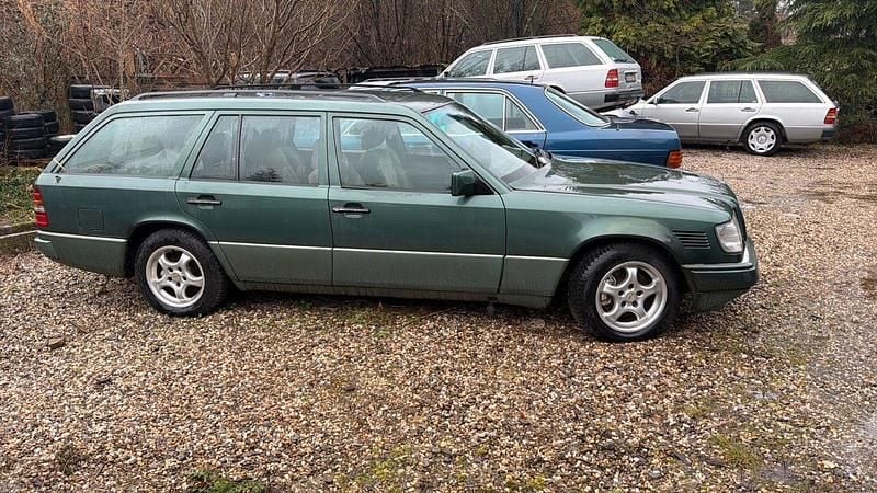 Gebraucht Mercedes 300 147 PS (108 kW) 1990 Grün Kombi