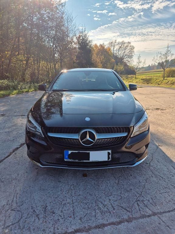 Gebraucht Mercedes CLA180 122 PS (89 kW) 2016 Schwarz Limousine