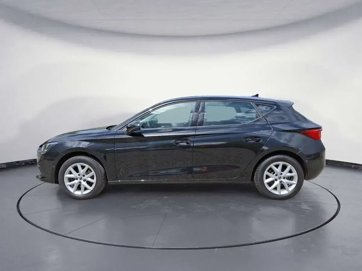 Używany Seat Leon CONNECT 110 KM (80 kW) 2022 Czarny Sedan/Limuzyna