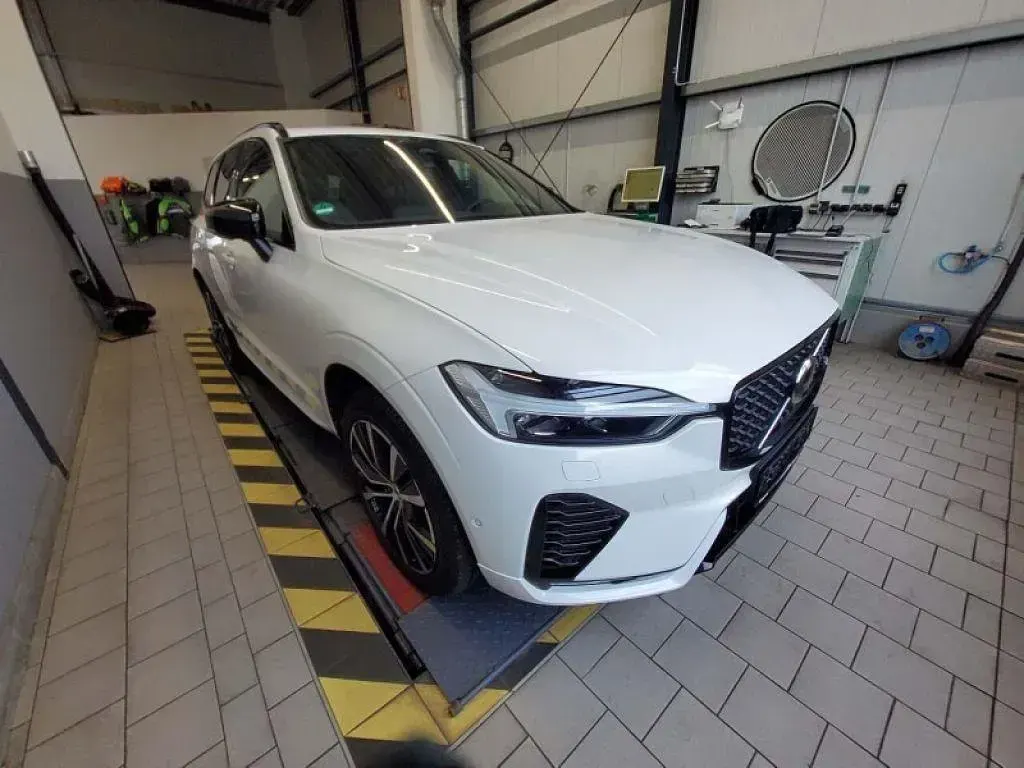 Gebraucht Volvo XC60 Plus 250 PS (183 kW) 2023 Crystal white SUV