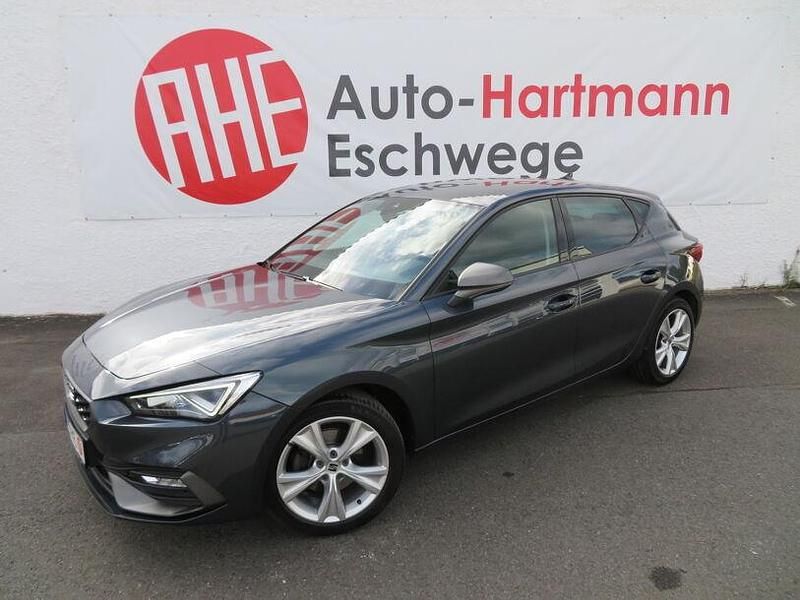Grau Gebraucht 2021 Seat Leon | 20.379 € - Bild 1/4