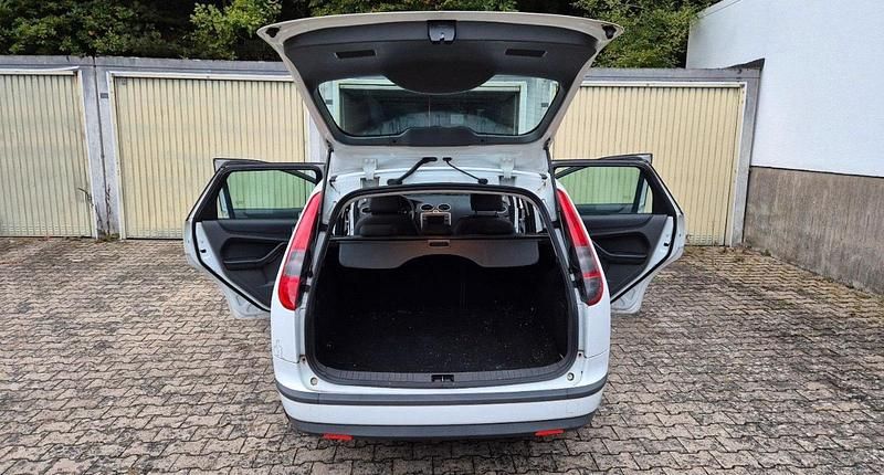 Gebraucht Ford Focus 100 PS (73 kW) 2007 Weiß Kombi