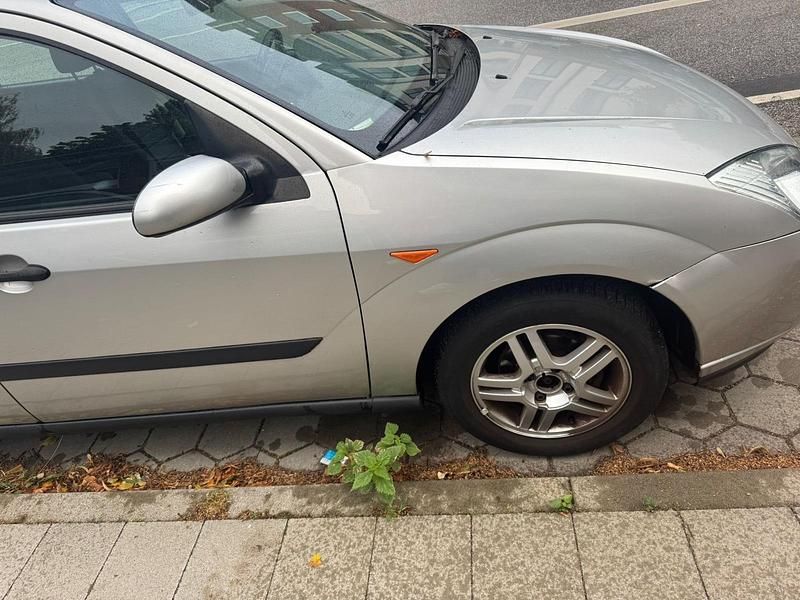 Second-hand Ford Focus 80 CP (58 kW) 2001 Argintiu Break