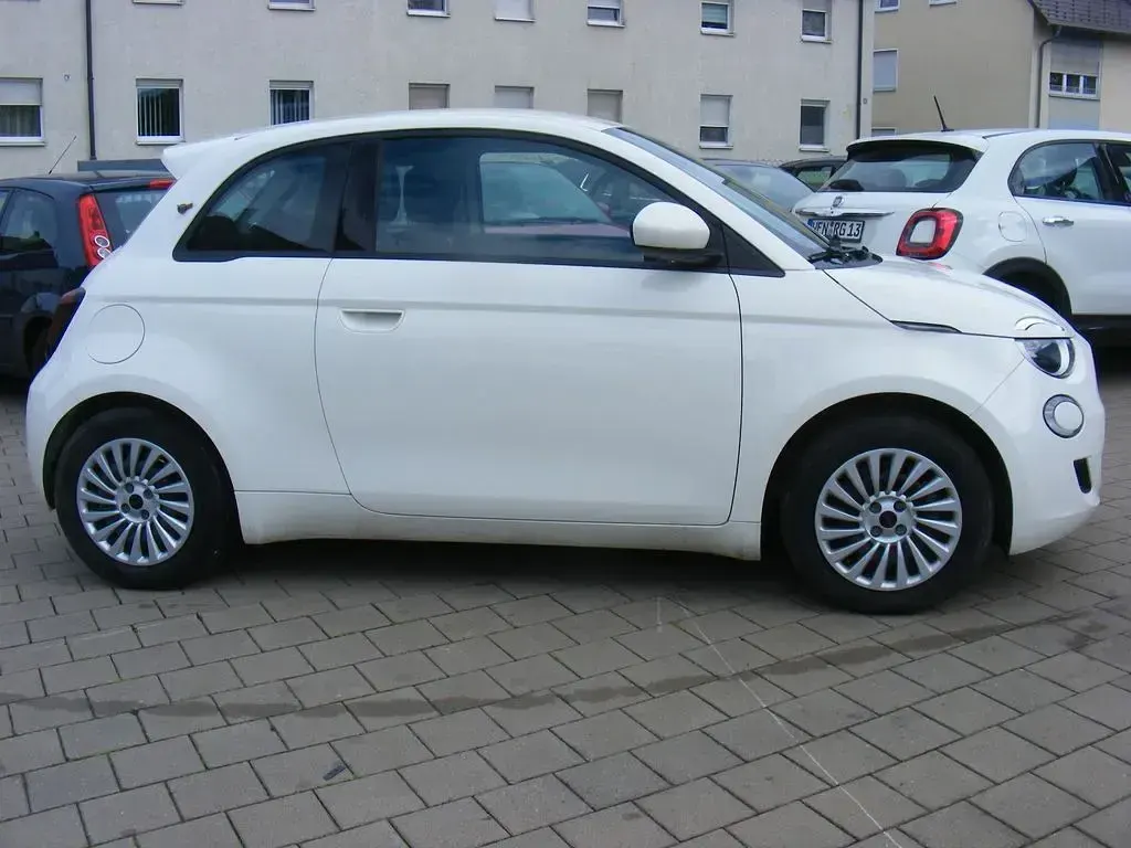 Gebraucht Fiat 500e Basis 86 kW (118 PS) 2023 Weiß Kleinwagen