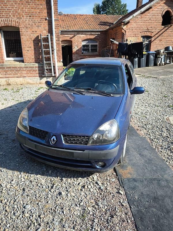 Blau Gebraucht 2001 Renault Clio II Kleinwagen | 400 € (Fairer Preis) - Bild 1/4