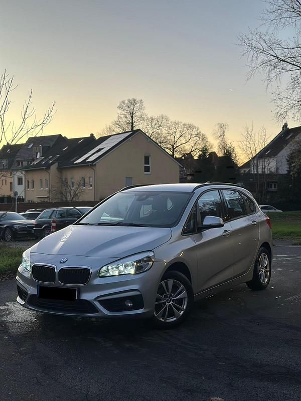 Silber Gebraucht 2014 BMW 218 Sport Line Van / Kleinbus | 7.890 € (Guter Preis) - Bild 1/4