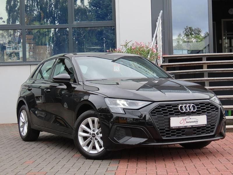 Mythosschwarz metallic Gebraucht 2022 Audi A3 Sportback e-tron Sport Limousine | 21.900 € (Guter Preis) - Bild 1/4