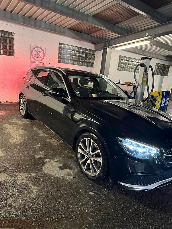 Gebraucht Mercedes E220 194 PS (142 kW) 2021 Schwarz Kombi
