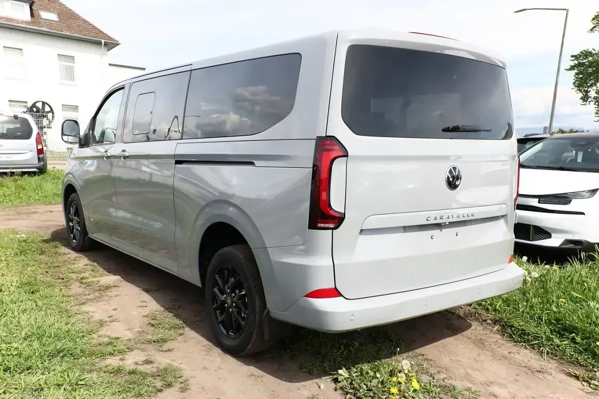 Neu VW Caravelle Style 150 PS (110 kW) 2026 Stone grey Van