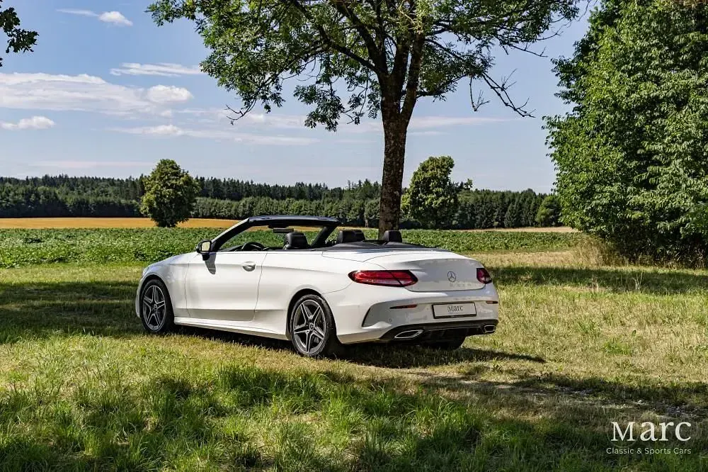 Gebraucht Mercedes C200 AMG 184 PS (135 kW) 2019 Polarweiß Cabrio
