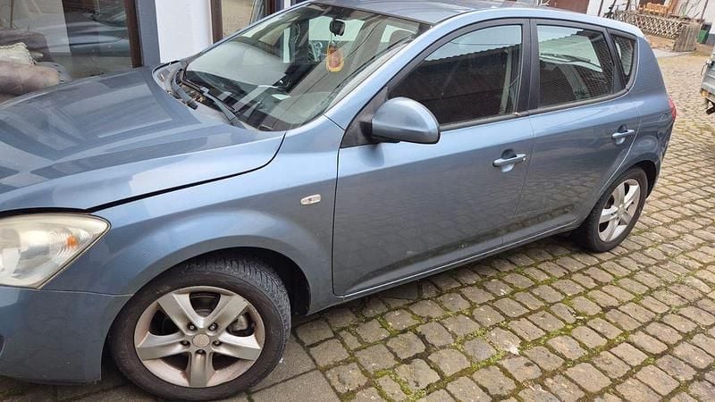 Schwarz Gebraucht 2009 Kia Ceed EX Kleinwagen | 899 € (Superpreis) - Bild 1/4