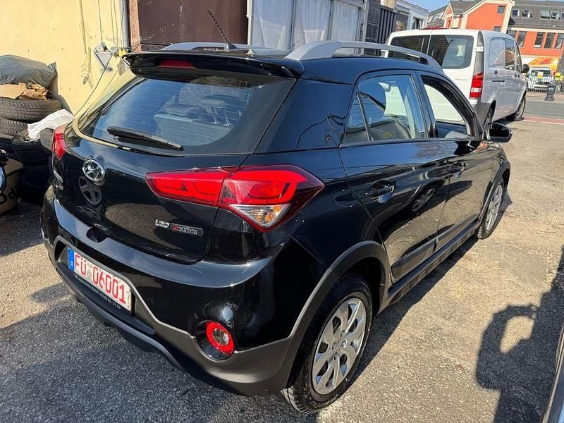 Gebraucht Hyundai i20 Active 90 PS (66 kW) 2017 Schwarz Van / Kleinbus
