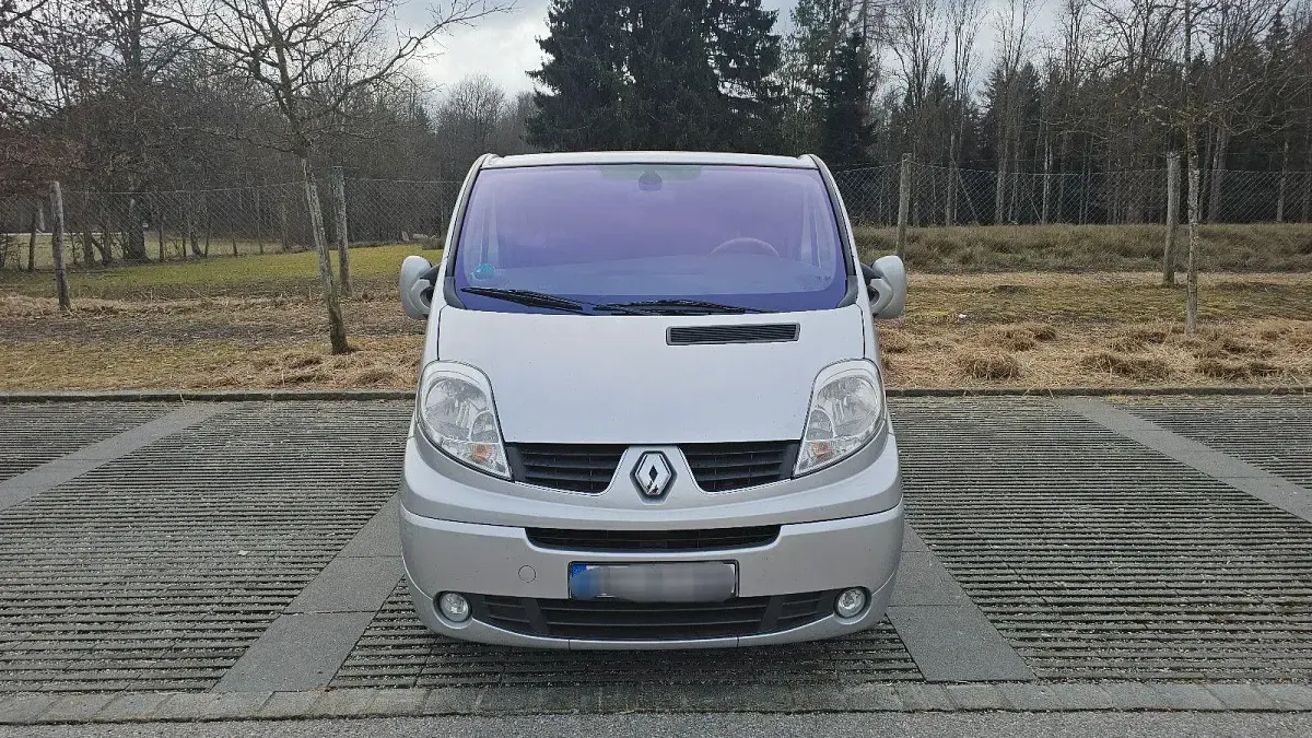 Gebraucht Renault Trafic 145 PS (106 kW) 2010 Silber Van / Kleinbus