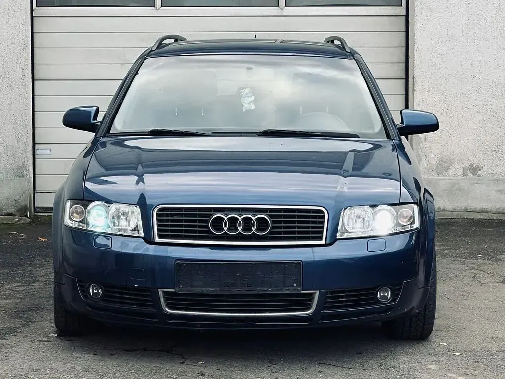 Second-hand Audi A4 131 CP (96 kW) 2003 Albastru Berlinǎ