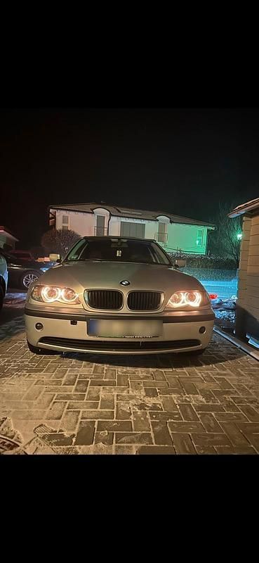 Silber Gebraucht 2005 BMW 318 Limousine | 5.200 € (Teuer) - Bild 1/2