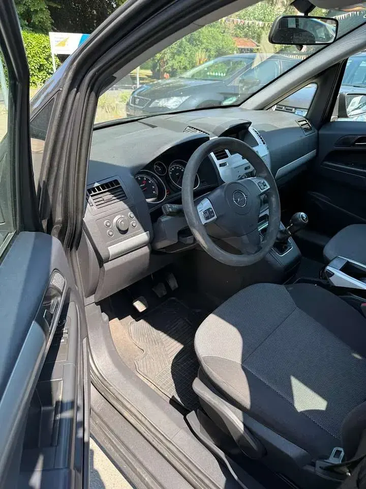 Gebraucht Opel Zafira Cosmo 116 PS (85 kW) 2009 Grau Van / Kleinbus
