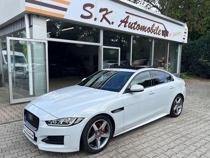 Weiß Gebraucht 2015 Jaguar XE R-Sport Limousine | 12.490 € (Teuer) - Bild 1/4
