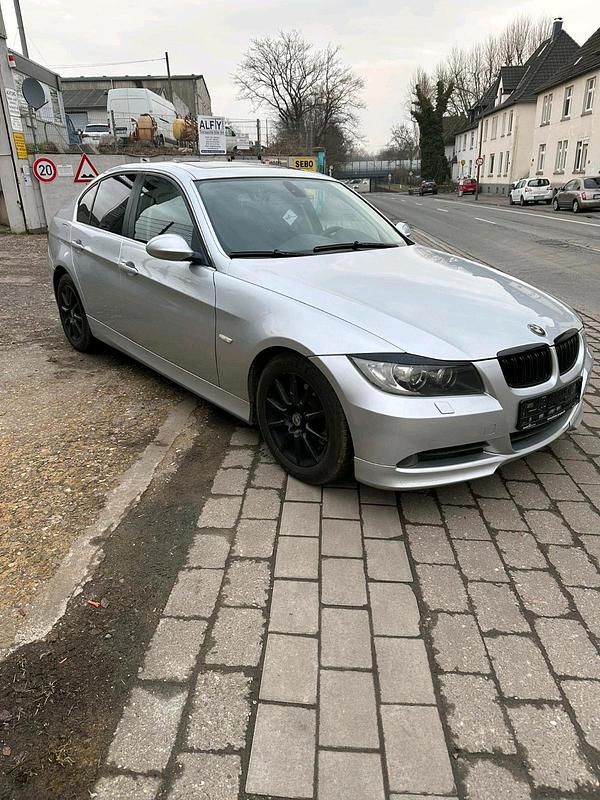 Gebraucht BMW 325 218 PS (160 kW) 2005 Silber Limousine