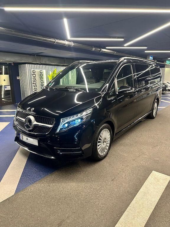 Schwarz Gebraucht 2022 Mercedes V300 Avantgarde Van / Kleinbus | 56.000 € (Fairer Preis) - Bild 1/4
