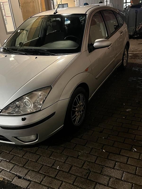 Gebraucht Ford Focus 100 PS (73 kW) 2001 Silber Kleinwagen