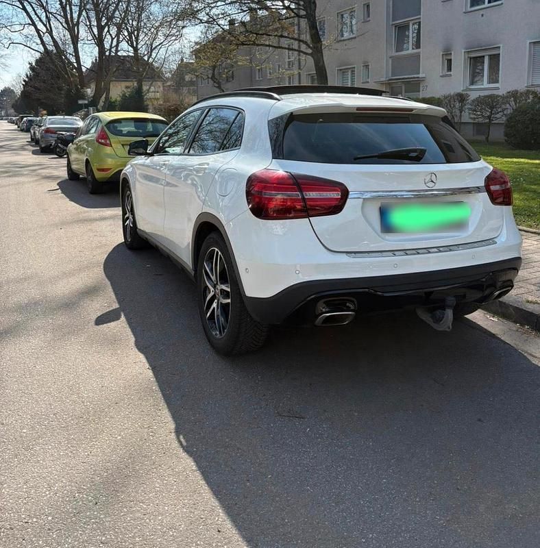 Gebraucht Mercedes GLA200 156 PS (114 kW) 2018 Weiß SUV